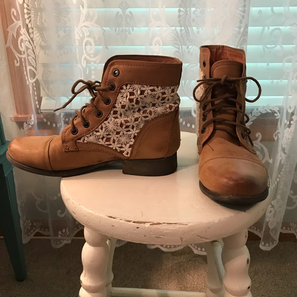 STEVE MADDEN brown leather boots